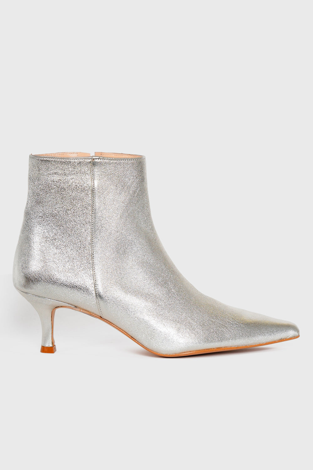 Liz Lam Boots - milk